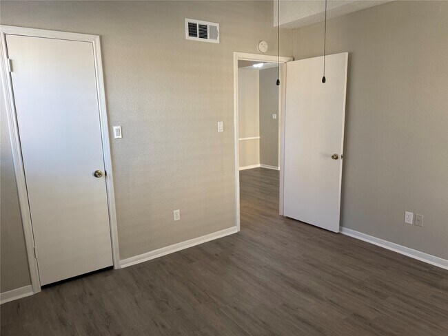 Photo - 2121 Hepburn St Unit 616