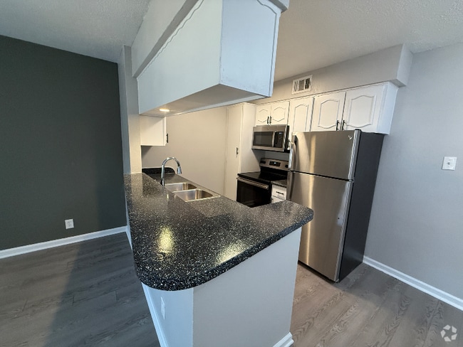 Building Photo - 5221 Bonita Ave Unit 110 Rental