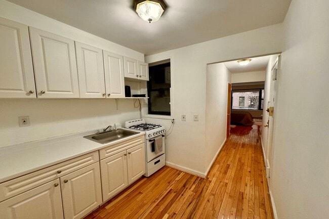 Photo - 444 E 87th St