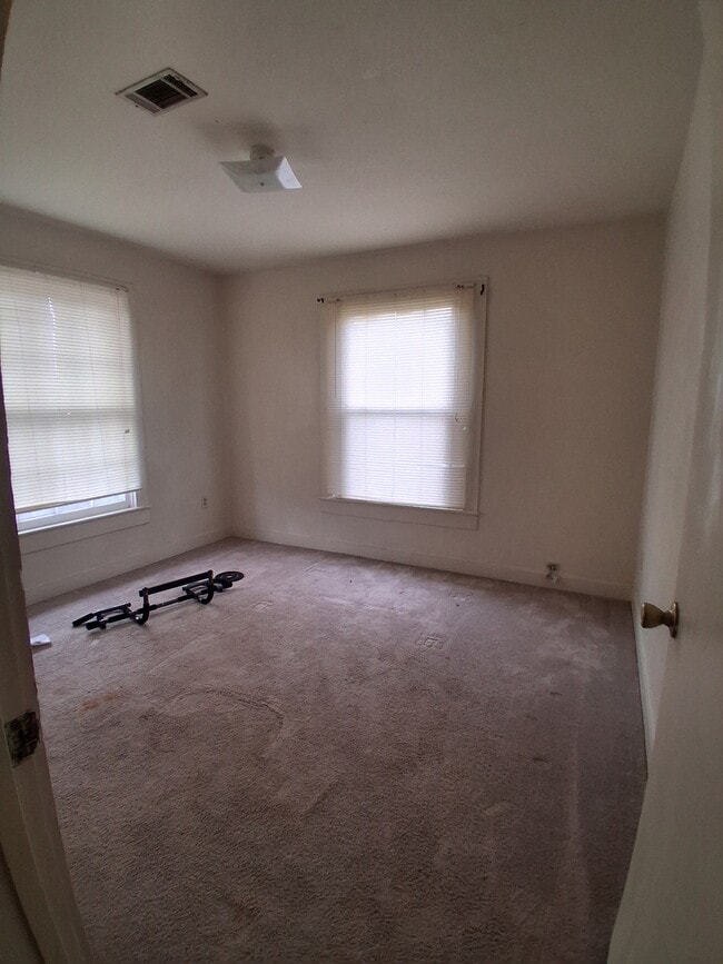 Photo - 204 Holderrieth Blvd