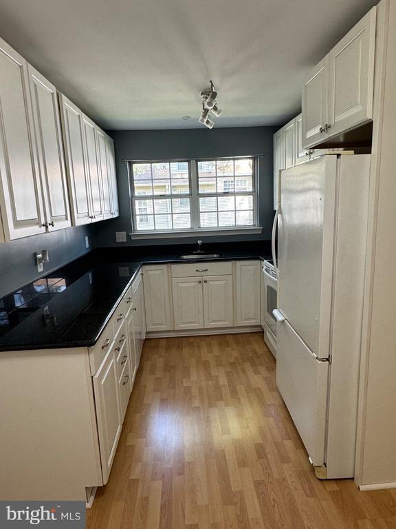 12103 Greenwood Ct Unit 201