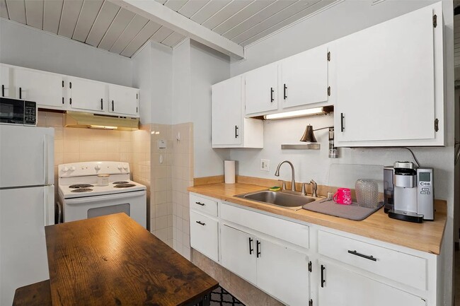 Photo - 3220 Clark St Unidad 3220 S. Clark St