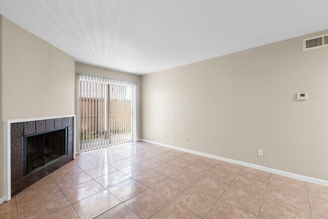 9350 Country Creek St Unidad 52