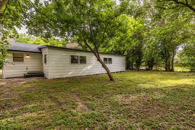 Photo - 207 Joel Hooper Dr