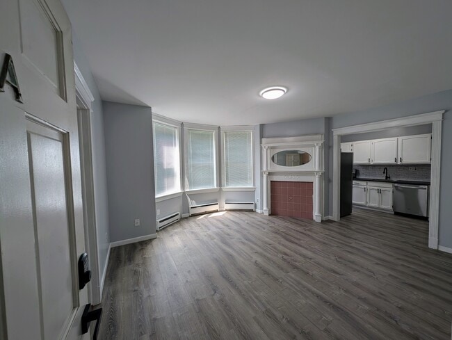 Building Photo - 1117 W Main St Unit Apt A