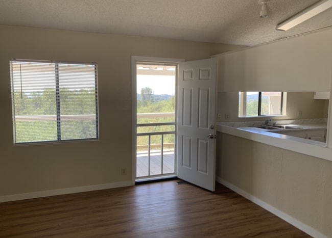 Photo - 4250 Woodview Ln