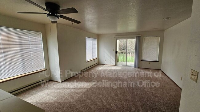 Building Photo - 2256 Douglas Rd