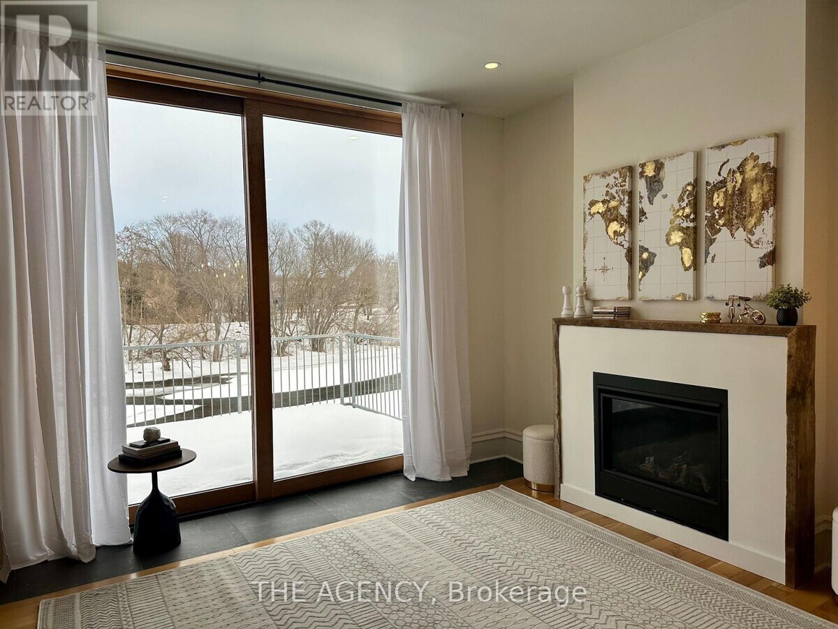 Photo - 73 Grand River St N