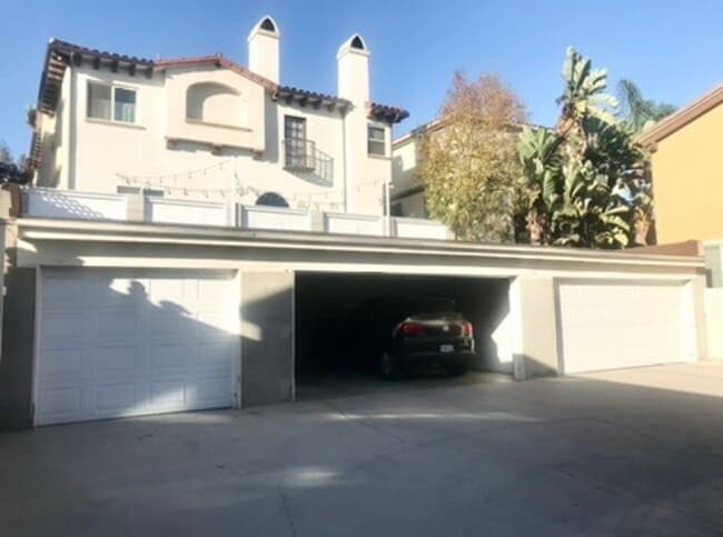 Photo - 2113 Clark Ln