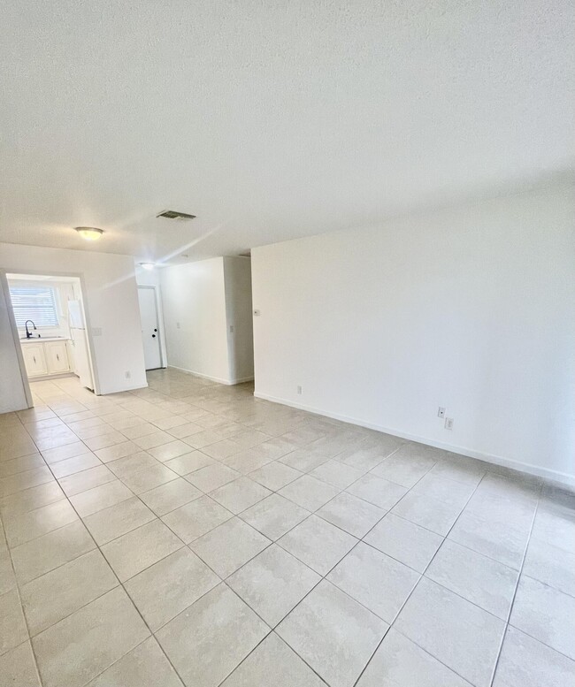 Building Photo - 2521 Emory Dr W