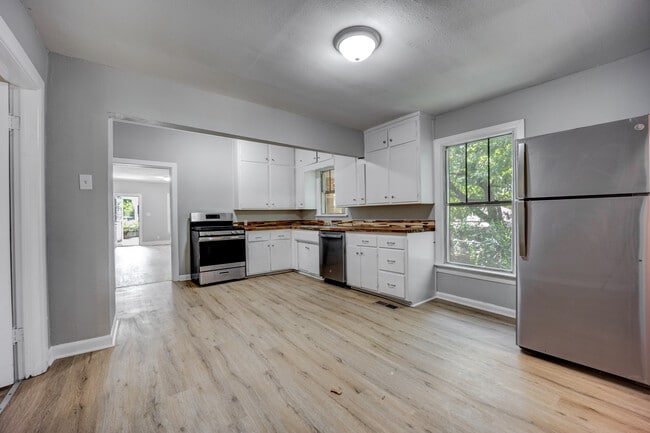 Photo - 1609 S R St