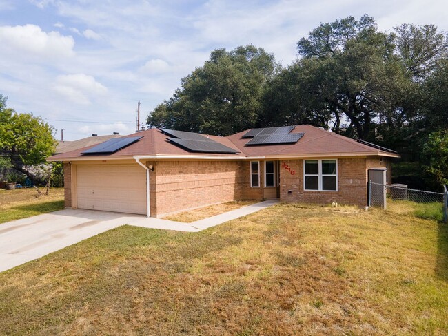 Building Photo - Cute & Cozy 3 Bdrm 2 Bath