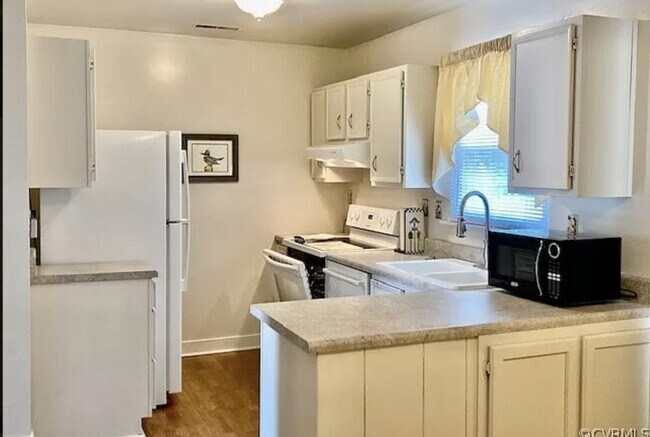 Photo - 9429 Greenhill Ct