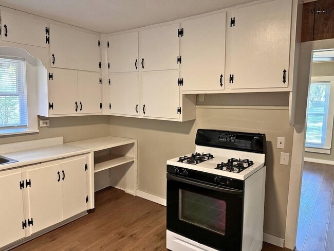 Photo - 704 Reagan St