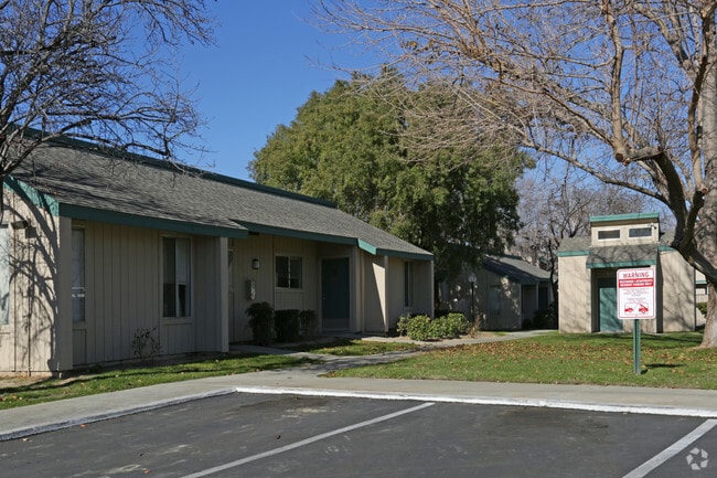 Photo - Coalinga Crossing Apartments