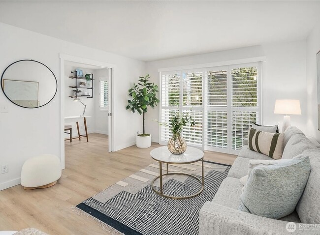 Building Photo - 800 N Allen Pl Unit #204