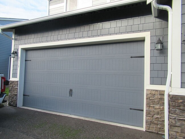 Photo - Well maintained 3 bedroom, 2.75 bath townhome in Puyallup