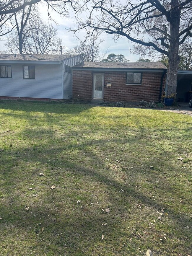 Photo - Contact Peggy 501 676 1758