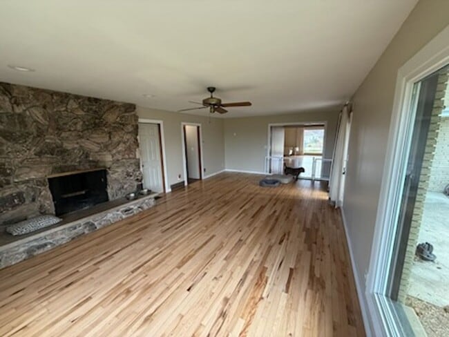 Charming Single Family Home in Brookfield - FIRST MONTH RENT HALF OFF! - Charming Single Family Home in Brookfield - FIRST MONTH RENT HALF OFF!