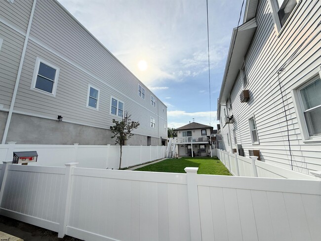 9614 Monmouth Ave