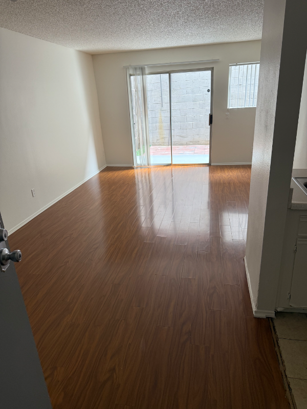 Photo - 6825 Haskell Ave Apartamento Unidad 103