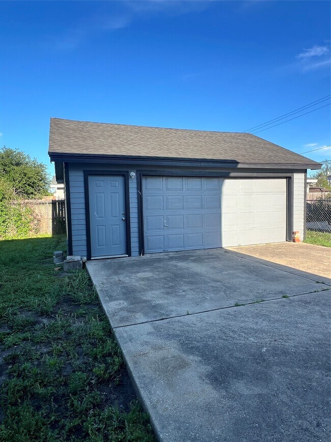 Photo - 5604 Chapman St