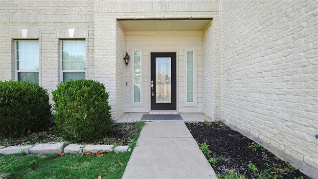 Photo - 303 Payne Stewart Dr