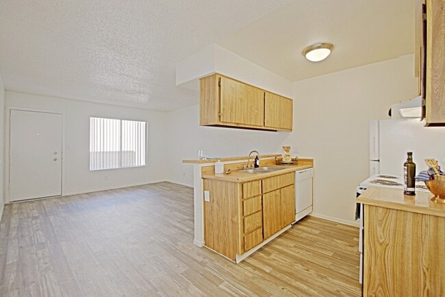 Building Photo - Mountain View Rental