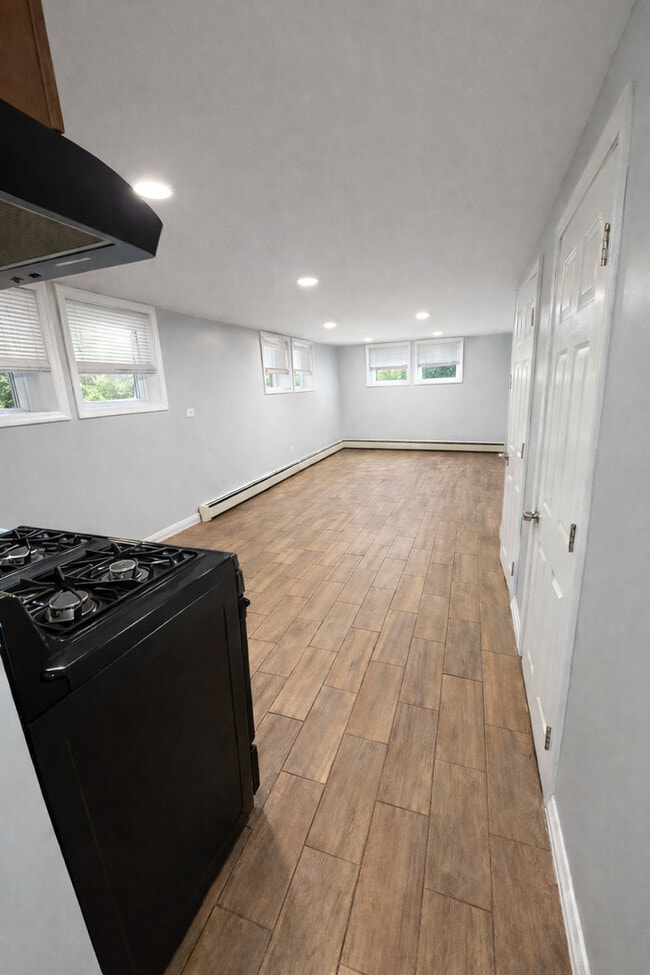 Photo - 5518 W Melrose St Unit G