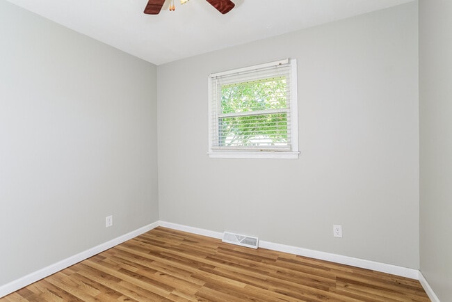 Photo - 615 Kenwood Pl