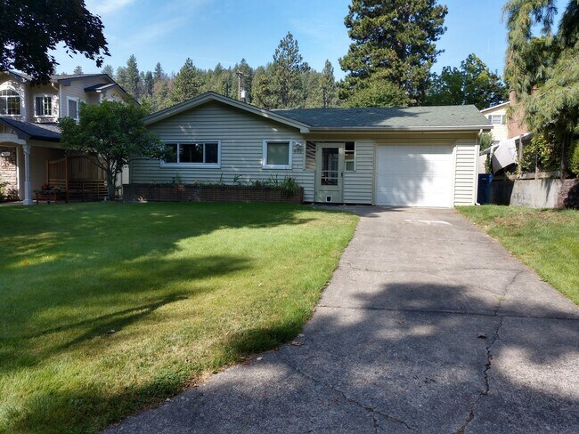 Charming Home Near Beautiful Sanders Beach - Charming Home Near Beautiful Sanders Beach