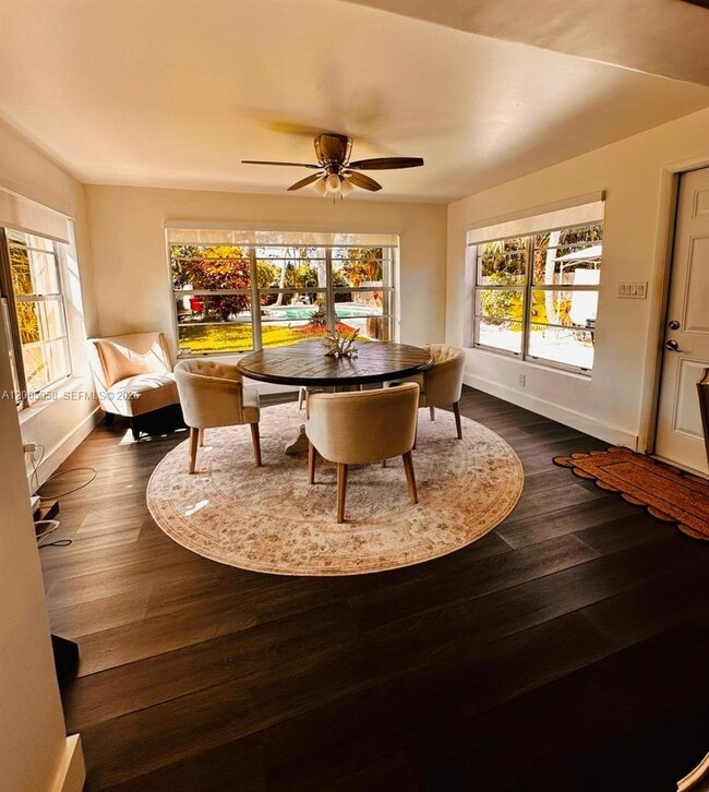 Photo - 2911 Monroe St