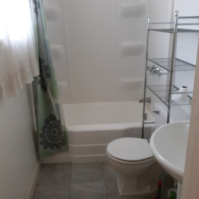 Photo - 2350 Rohs St Unidad 4