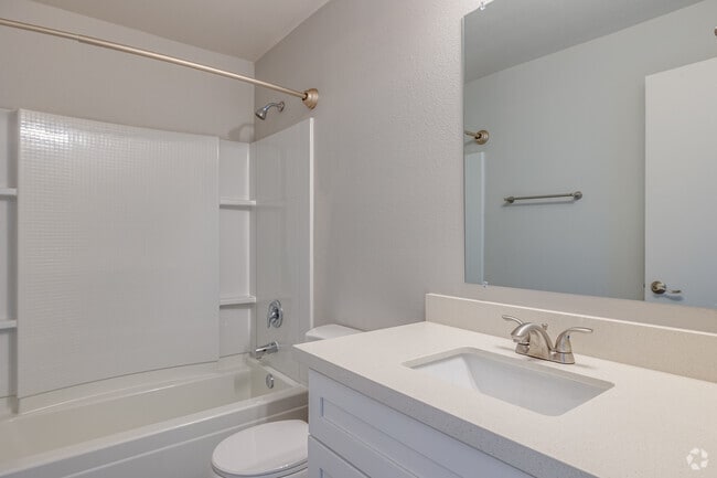 2BR, 1BA - 864SF - Bathroom