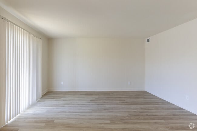 3BR , 1,5BA - 1,125 SF