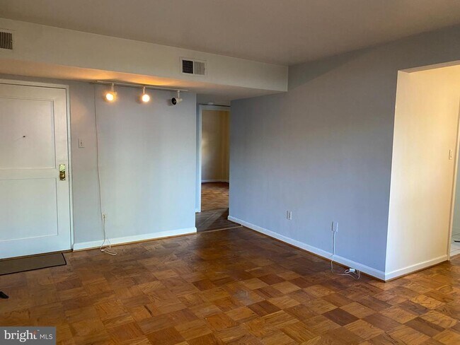 Photo - 1300 N Meade St Unit 22