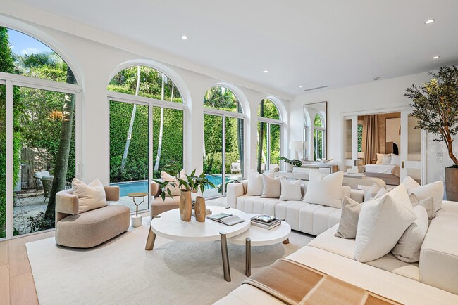 Photo - 245 Everglade Ave