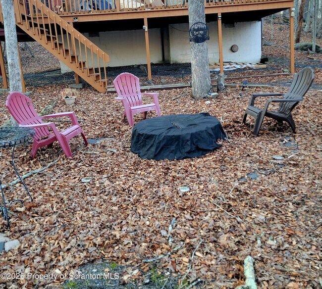 Photo - 353 Saunders Dr