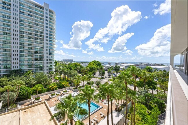Building Photo - 2655 S Bayshore Dr Unit 506 Rental