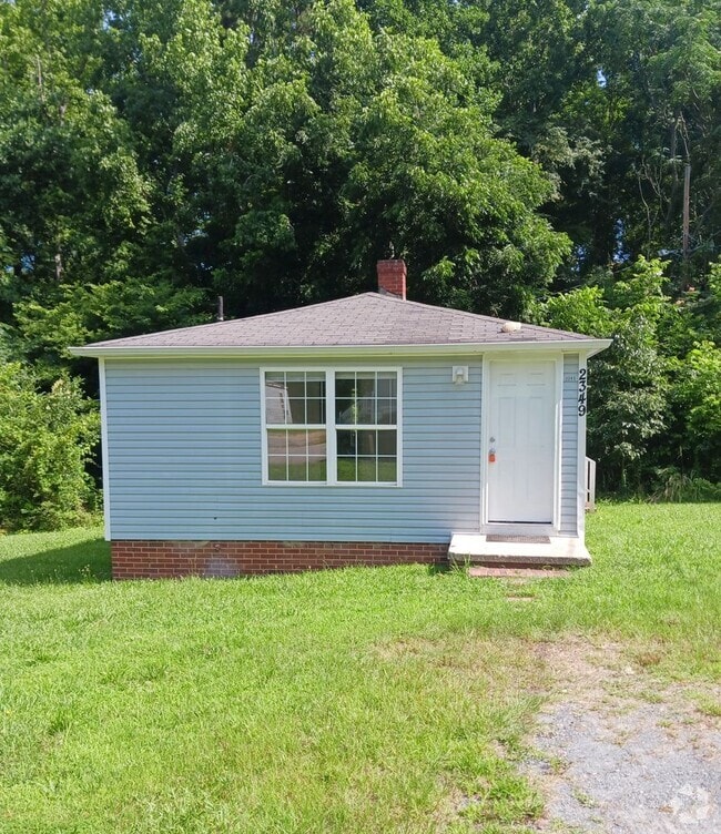 Building Photo - One Bedroom House Availalble for Rent in L...