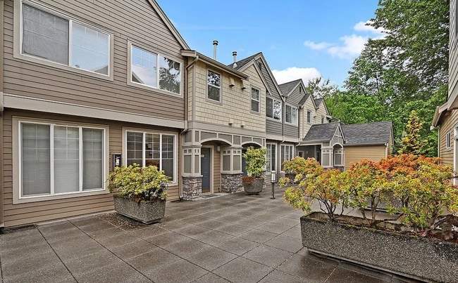Building Photo - Gorgeous Townhouse in the Heart of Kirkland W/ Community Fitness Center & Hot Tub!