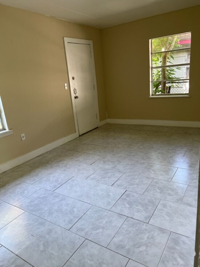 Photo - 5606 Thrush Dr