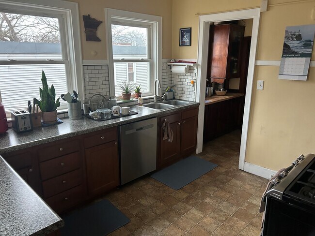 Photo - 315 11th Ave SE
