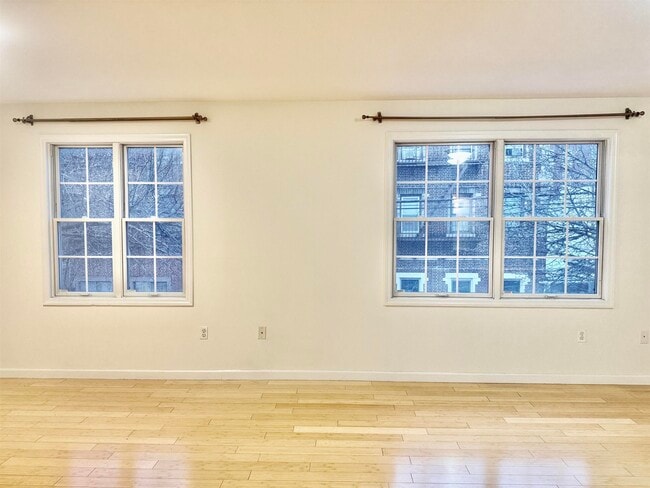 Building Photo - 301 61st St Unit 1C