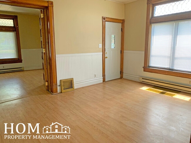 Building Photo - 704 N 2nd St Rental