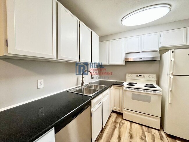 Photo - 5300 Cherry Creek S Dr