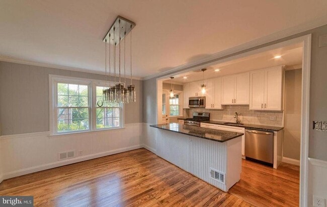 Building Photo - 360 Old Trail