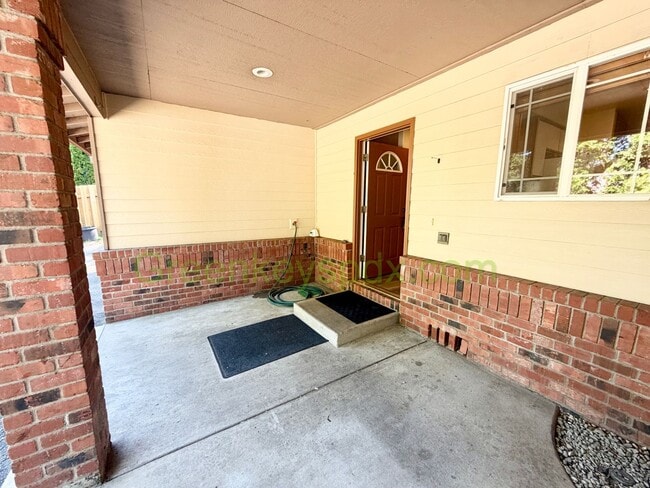 Photo - 1032 SW Halsey St