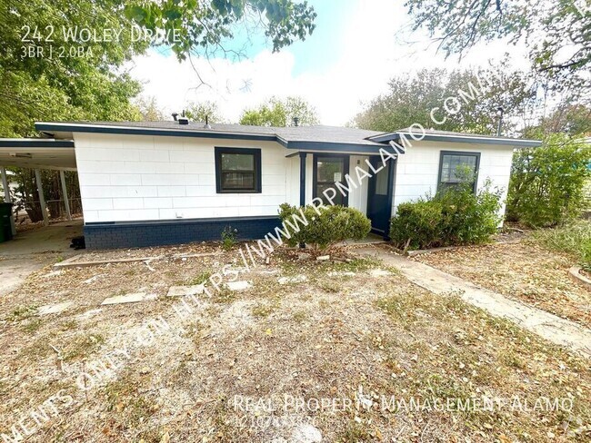 Building Photo - NEWLY RENOVATED! 3 Bedroom / 2 Bath Home N...