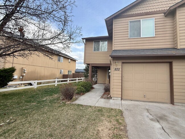 Photo - SPACIOUS NEWLY UPDATED TOWNHOME IN REDMOND!!